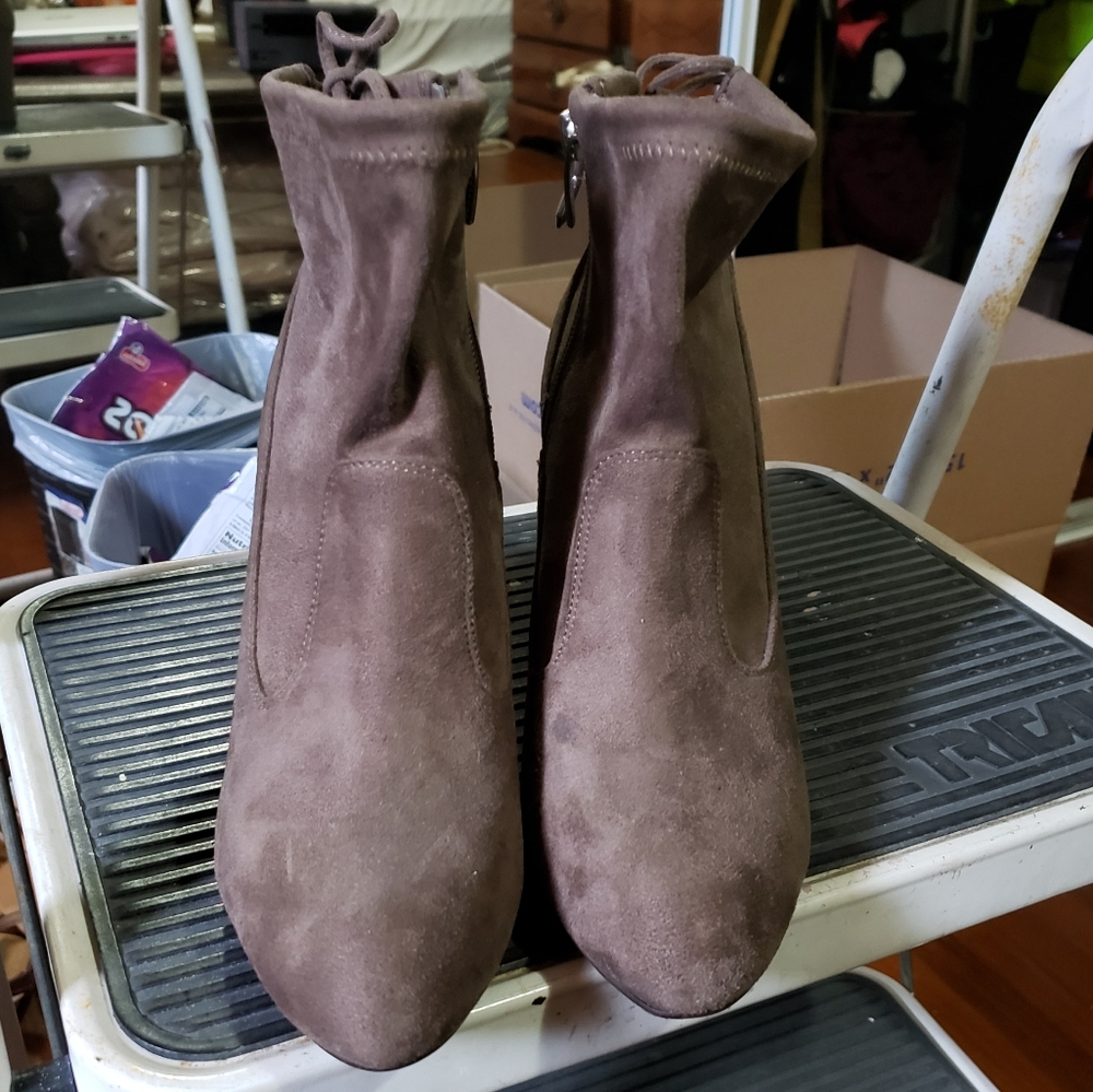 Marc Fisher Gray Suede Side Zipper Booties Size 7